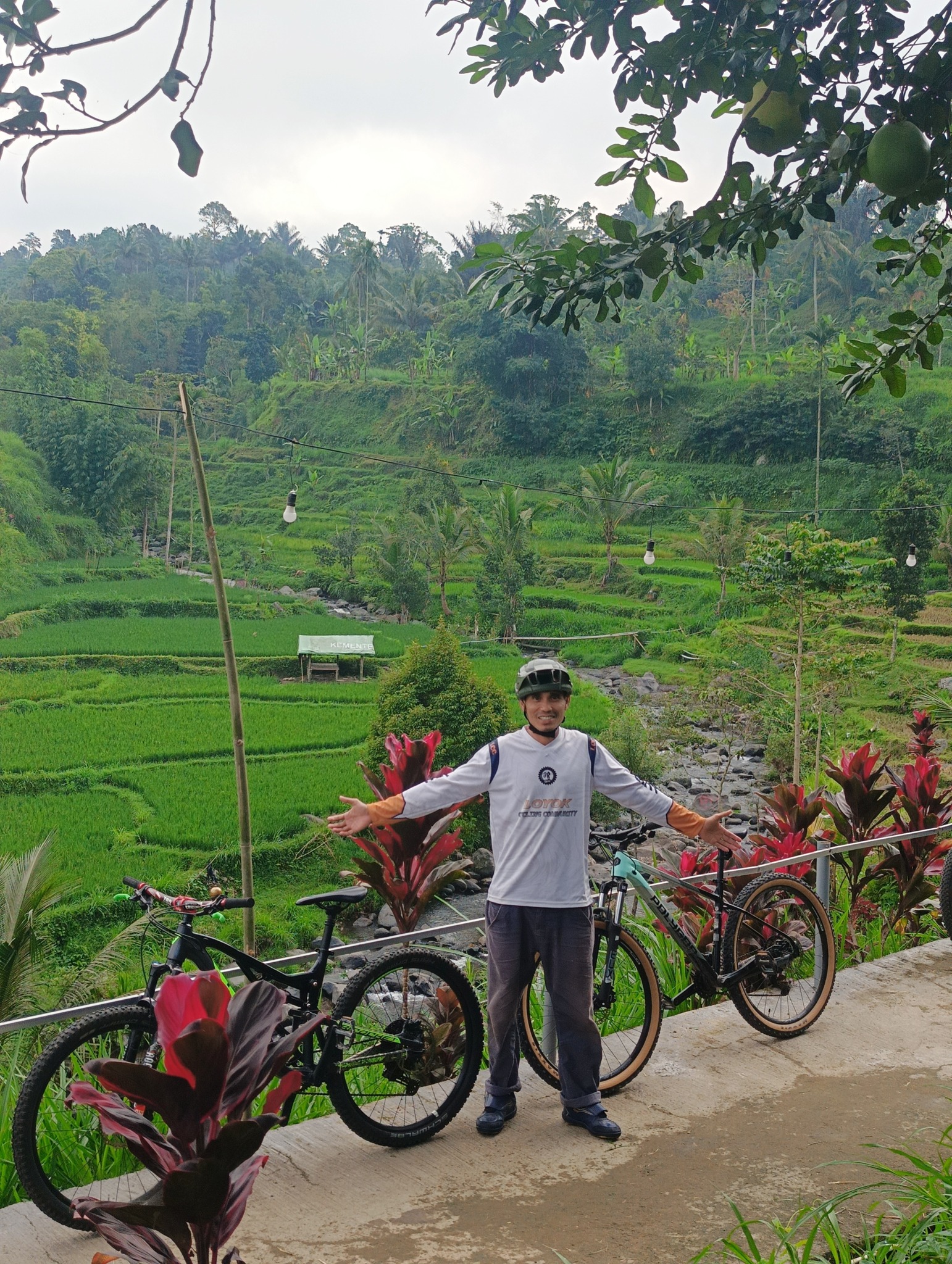 Tropical Countryside Cycling – From Loyok to Tetebatu 🚴🌾🏞️